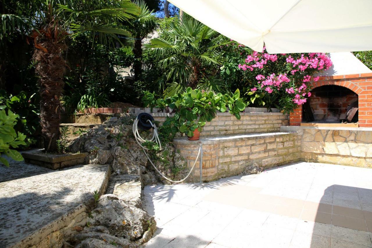 Seaside Apartment Tisno Exterior photo