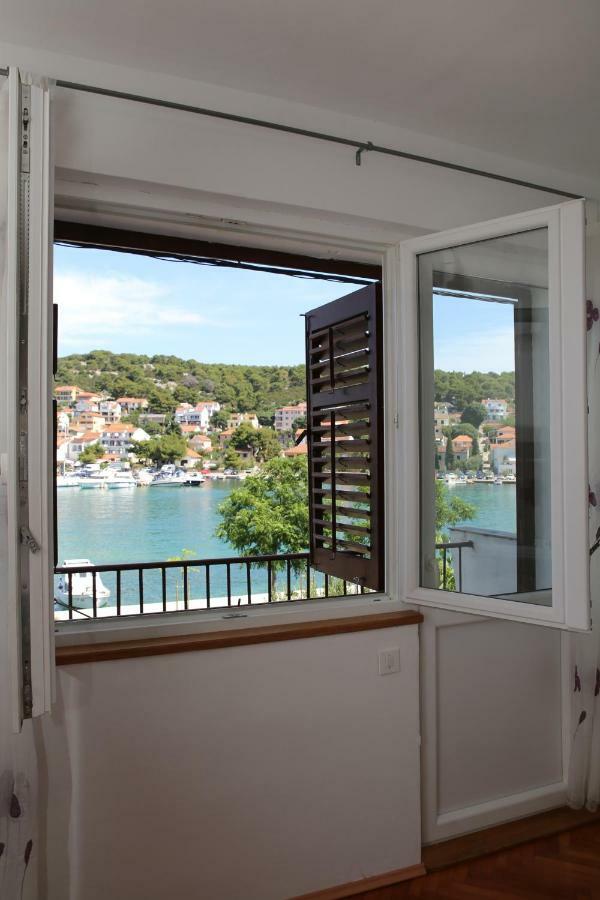 Seaside Apartment Tisno Exterior photo